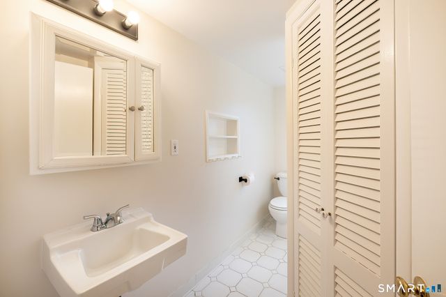 1 Long Wall Road, Redding, CT 06896