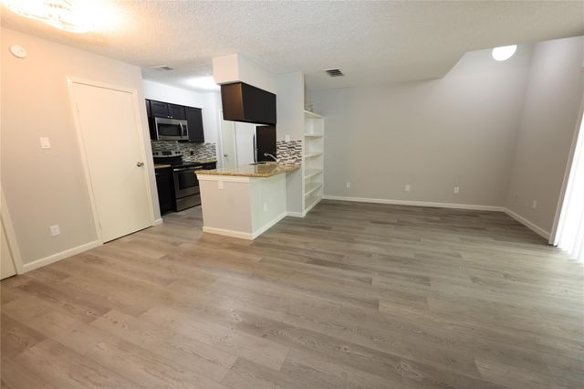 11201 Lynbrook Drive 3703, Houston, TX 77042