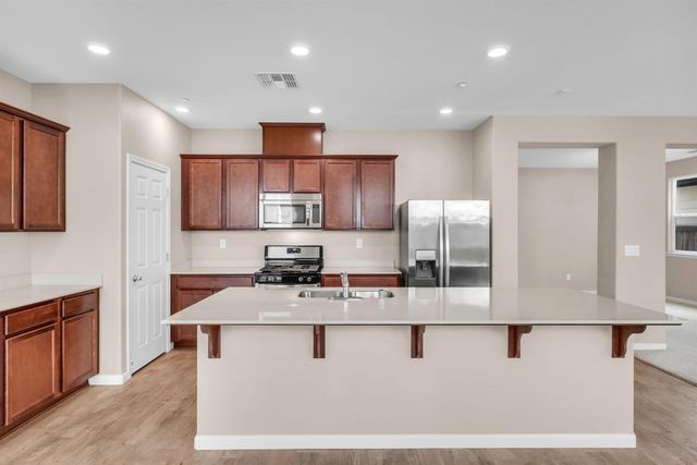 5439 Duck Walk Way, Sacramento, CA 95835