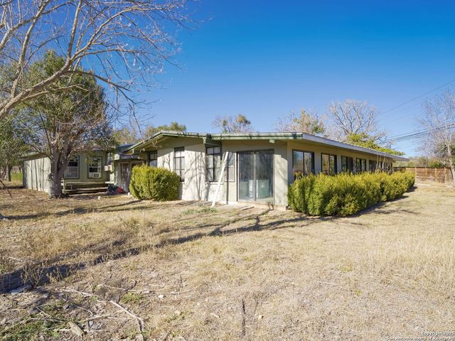 142 ROYAL OAKS, Kerrville, TX 78028