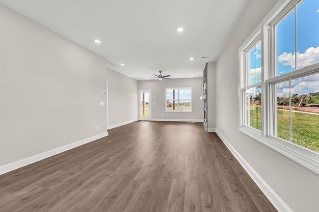 2709 Brewster Dr, Clarksville, TN 37042