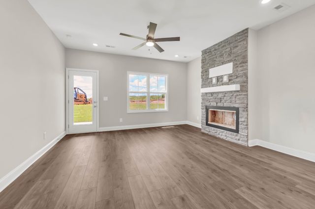 2709 Brewster Dr, Clarksville, TN 37042