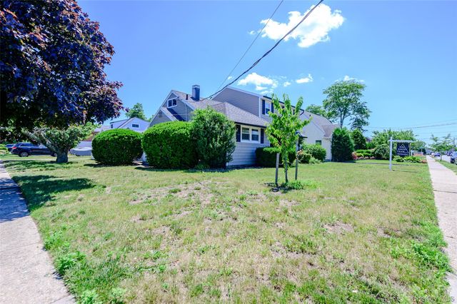 3251 Neptune Avenue, Oceanside, NY 11572