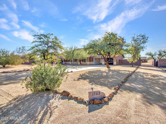 1703 E MADDOCK Road, Phoenix, AZ 85086
