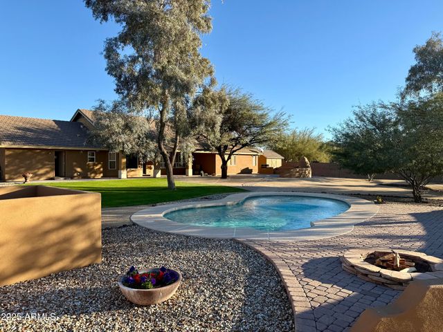 1703 E MADDOCK Road, Phoenix, AZ 85086