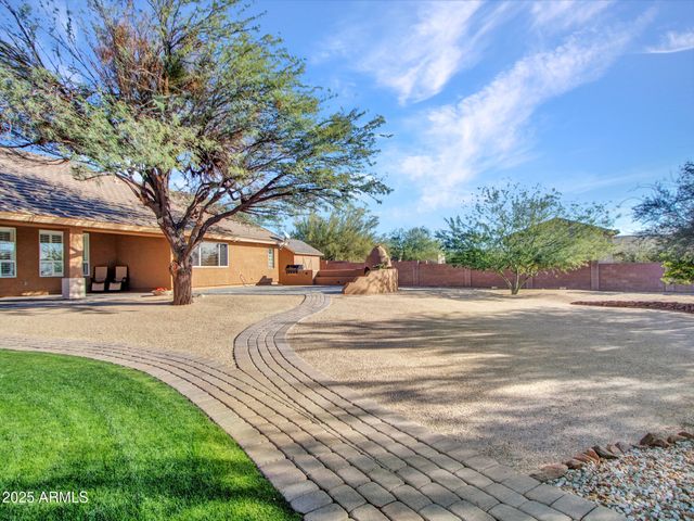1703 E MADDOCK Road, Phoenix, AZ 85086