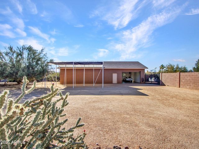 1703 E MADDOCK Road, Phoenix, AZ 85086