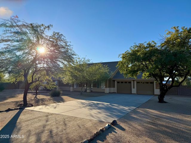 1703 E MADDOCK Road, Phoenix, AZ 85086