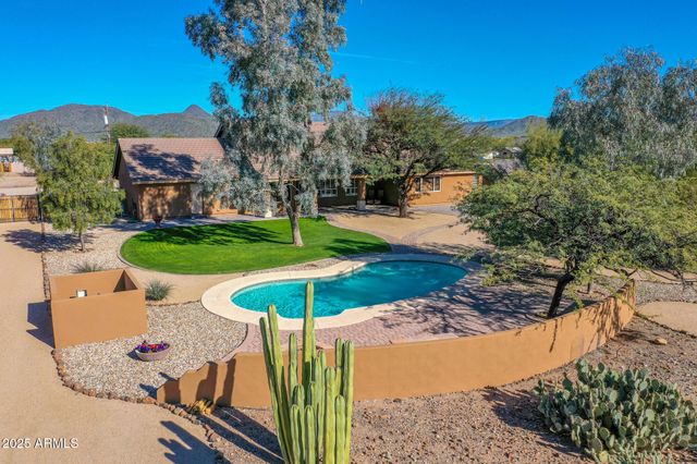 1703 E MADDOCK Road, Phoenix, AZ 85086