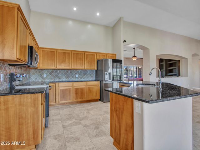 1703 E MADDOCK Road, Phoenix, AZ 85086