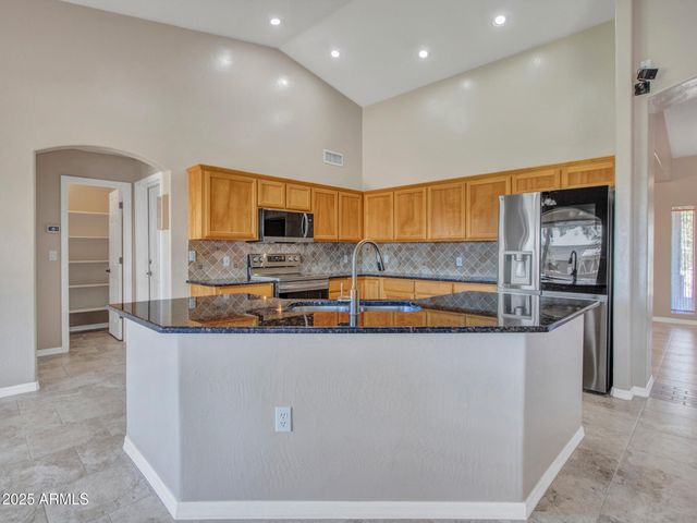 1703 E MADDOCK Road, Phoenix, AZ 85086