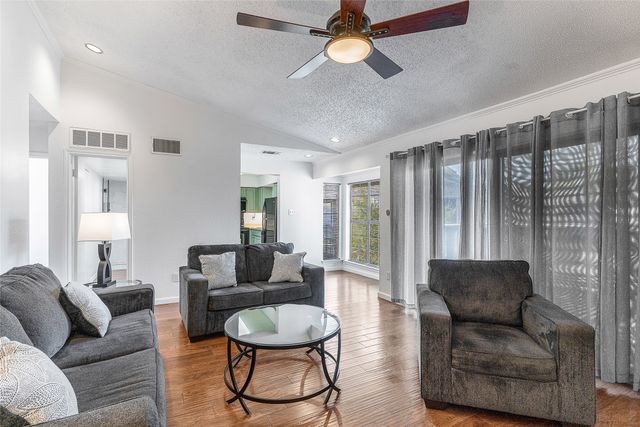 2732 Copper Creek Drive 201, Arlington, TX 76006