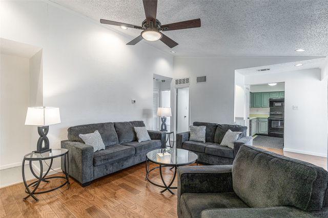 2732 Copper Creek Drive 201, Arlington, TX 76006