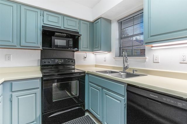 2732 Copper Creek Drive 201, Arlington, TX 76006