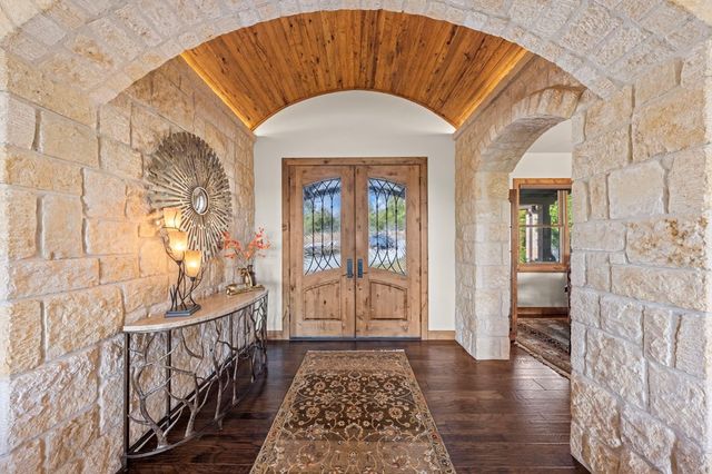 131 Bootlegger Lane, Kerrville, TX 78028