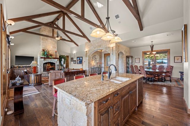 131 Bootlegger Lane, Kerrville, TX 78028