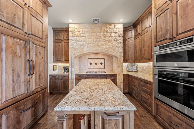131 Bootlegger Lane, Kerrville, TX 78028
