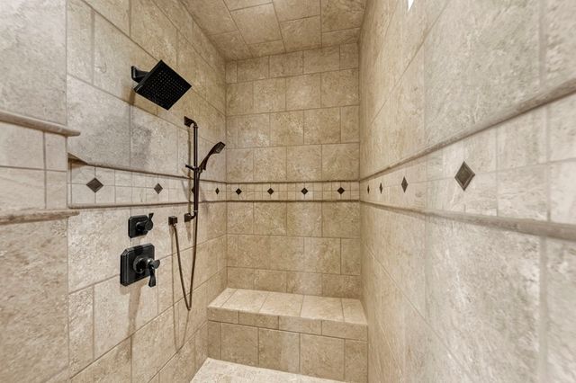 131 Bootlegger Lane, Kerrville, TX 78028
