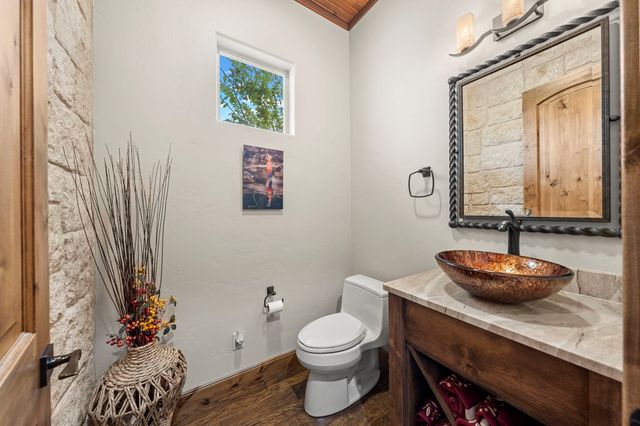 131 Bootlegger Lane, Kerrville, TX 78028