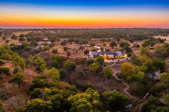 131 Bootlegger Lane, Kerrville, TX 78028
