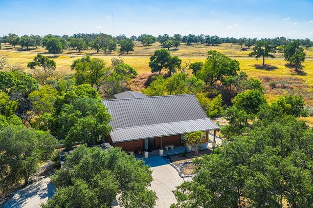 131 Bootlegger Lane, Kerrville, TX 78028
