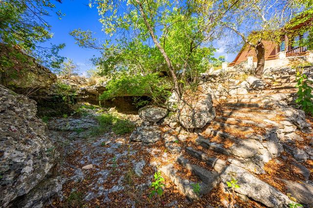 131 Bootlegger Lane, Kerrville, TX 78028
