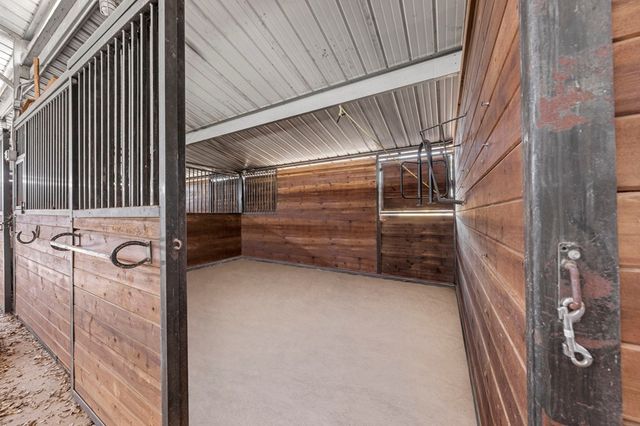 131 Bootlegger Lane, Kerrville, TX 78028