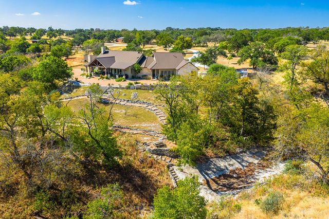 131 Bootlegger Lane, Kerrville, TX 78028