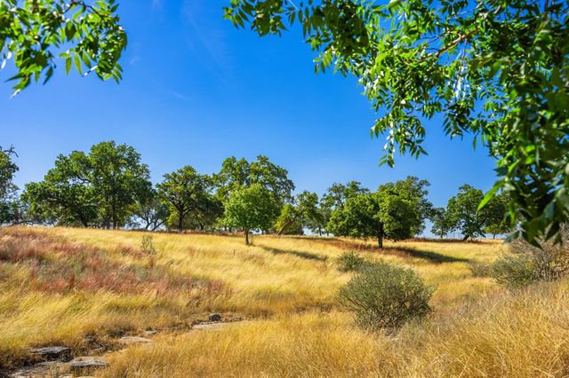 131 Bootlegger Lane, Kerrville, TX 78028