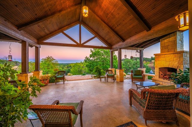 131 Bootlegger Lane, Kerrville, TX 78028