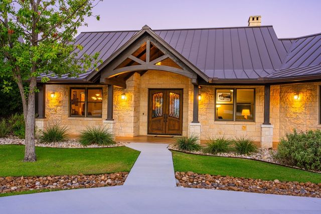 131 Bootlegger Lane, Kerrville, TX 78028