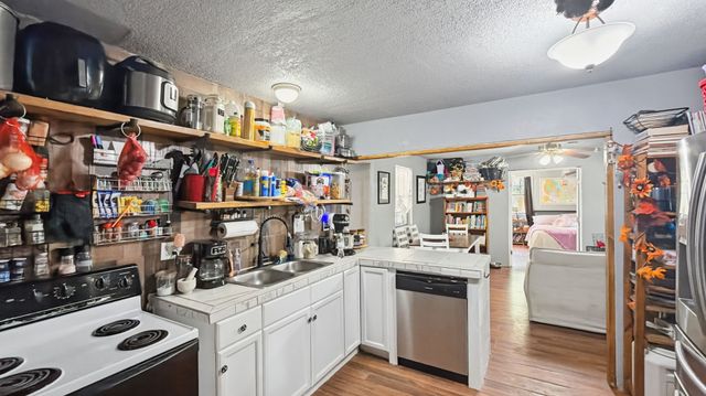 5716 San Jacinto Drive, Granbury, TX 76048