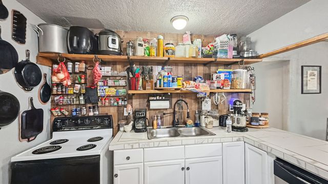 5716 San Jacinto Drive, Granbury, TX 76048
