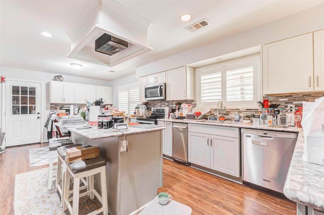 604 N Clear Creek Drive, Friendswood, TX 77546