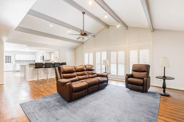 604 N Clear Creek Drive, Friendswood, TX 77546