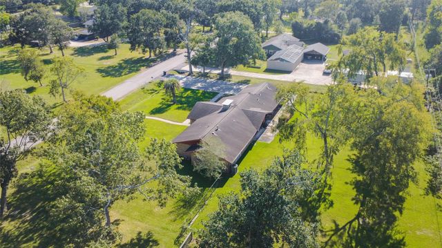 604 N Clear Creek Drive, Friendswood, TX 77546