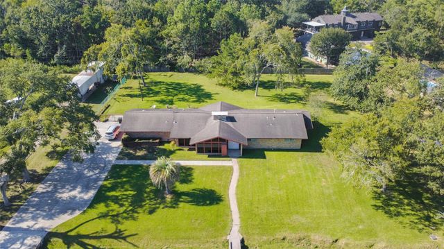 604 N Clear Creek Drive, Friendswood, TX 77546