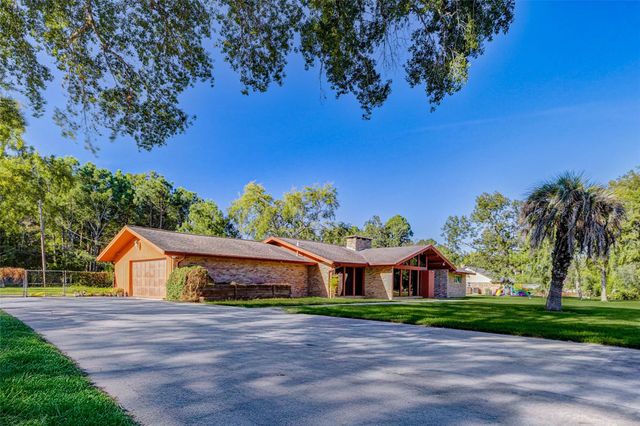 604 N Clear Creek Drive, Friendswood, TX 77546