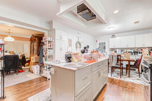 604 N Clear Creek Drive, Friendswood, TX 77546