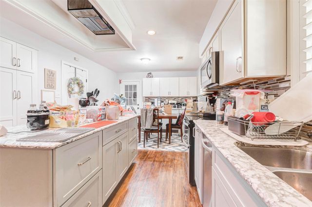 604 N Clear Creek Drive, Friendswood, TX 77546