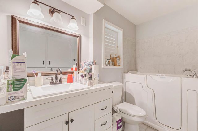 604 N Clear Creek Drive, Friendswood, TX 77546