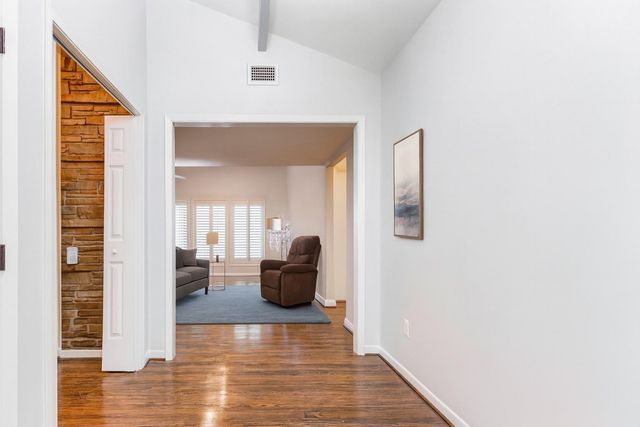 604 N Clear Creek Drive, Friendswood, TX 77546