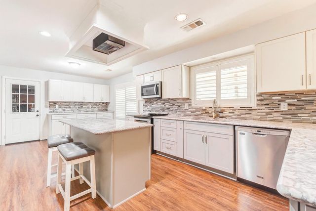 604 N Clear Creek Drive, Friendswood, TX 77546