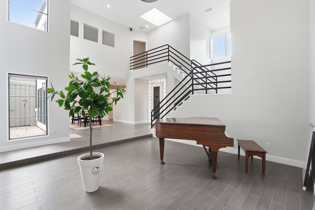9123 Valley Chapel Lane, Dallas, TX 75220
