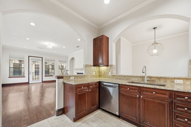 1020 Pavillion Street, Dallas, TX 75204