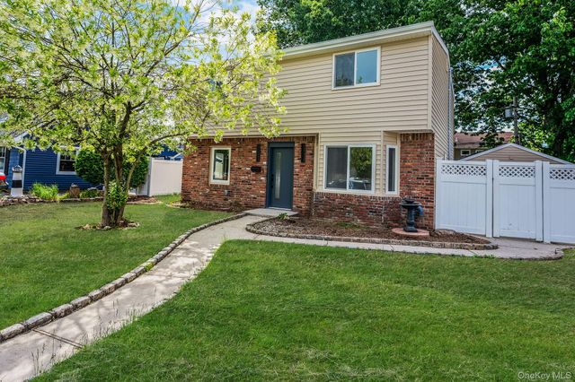 40 Buttercup Lane, Levittown, NY 11756