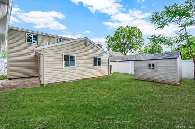 40 Buttercup Lane, Levittown, NY 11756