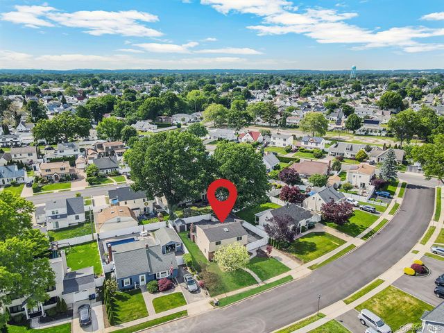40 Buttercup Lane, Levittown, NY 11756