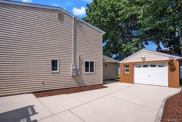 40 Buttercup Lane, Levittown, NY 11756