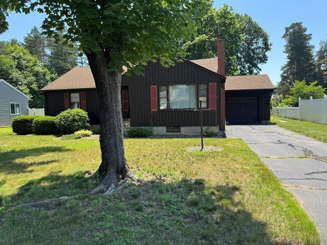 20 Pleasant St, Ludlow, MA 01056